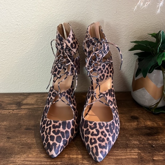 Express size 10 lace up suede leopard pumps - Picture 2 of 7
